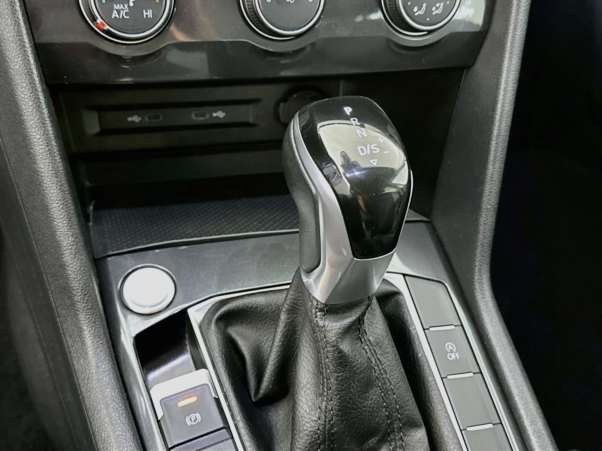 Used 2024 Volkswagen Tiguan Wolfsburg Edition FWD image 23