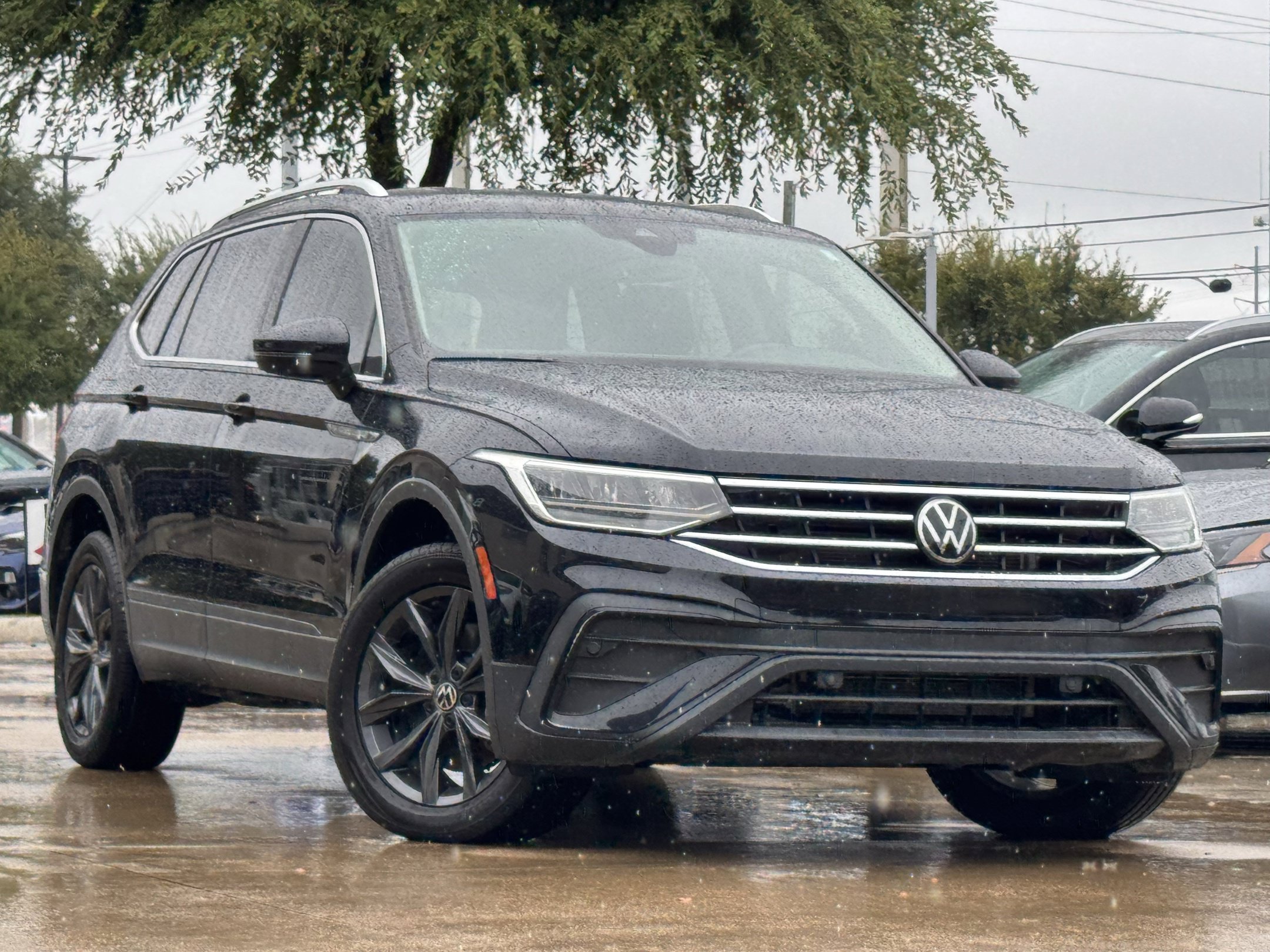 Used 2022 Volkswagen Tiguan SE FWD image 2