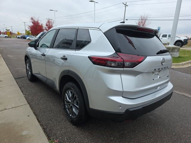 Used 2024 Nissan Rogue S image 8