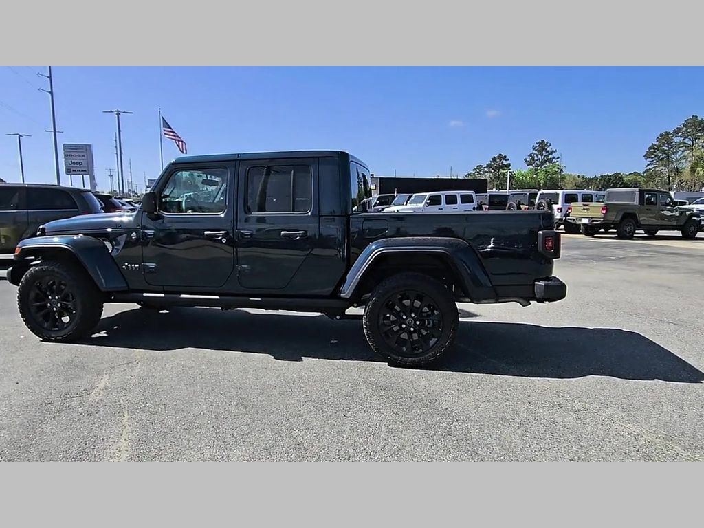 Used 2025 Jeep Gladiator Sport image 31