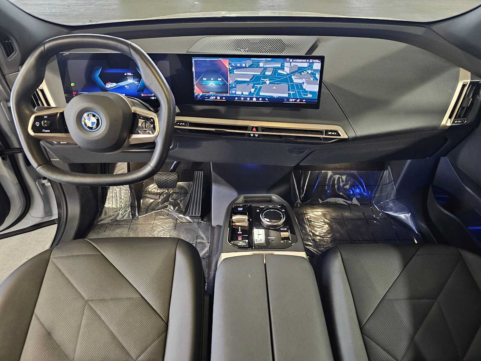 Used 2024 BMW iX xDrive50 w/ Premium Package AWD/4WD image 9