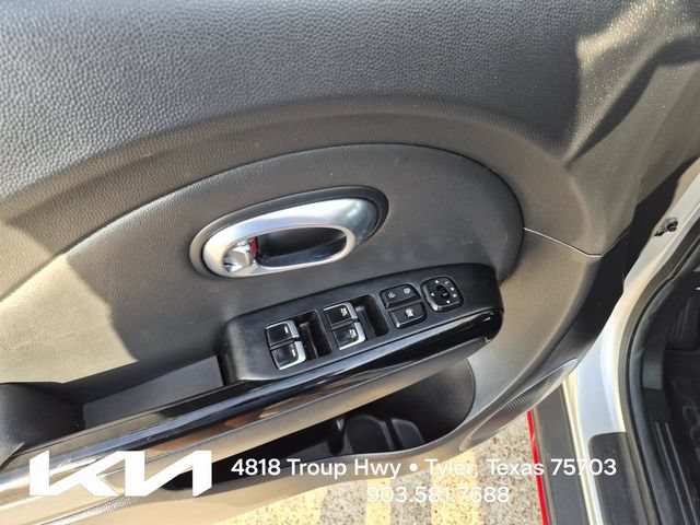 Used 2018 Kia Soul ! FWD image 19