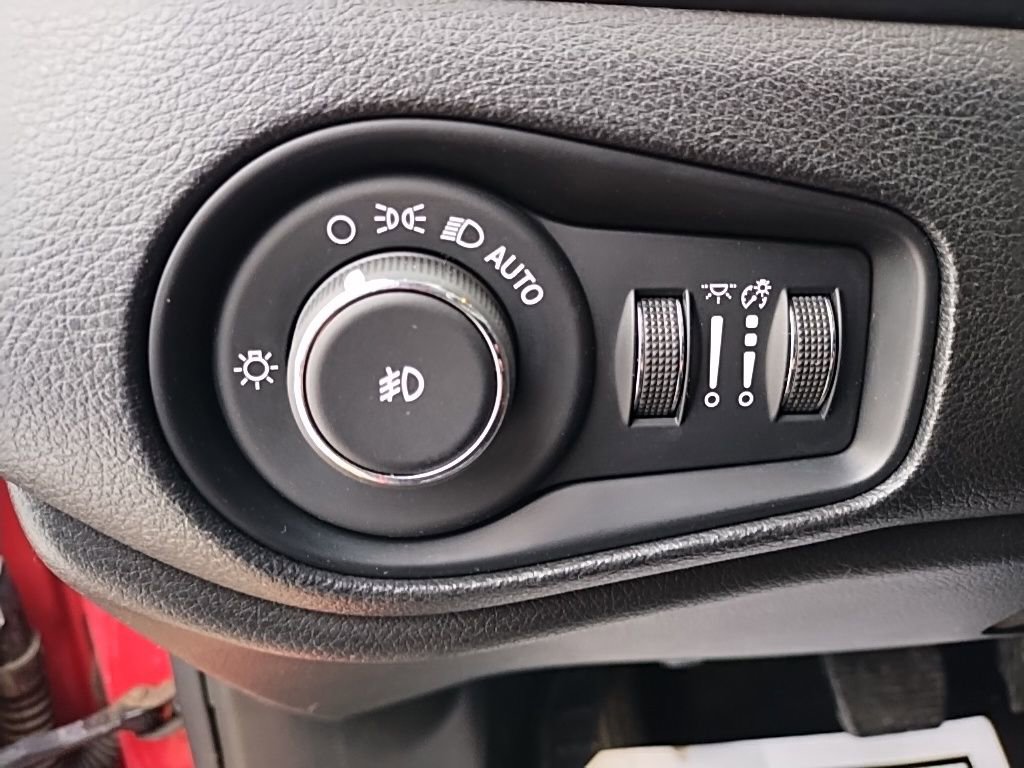 Used 2019 Jeep Renegade Trailhawk w/ UConnect 8.4 Nav Group image 26