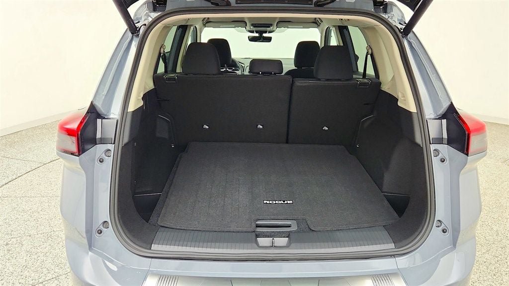 Used 2026 Nissan Rogue SV FWD image 38