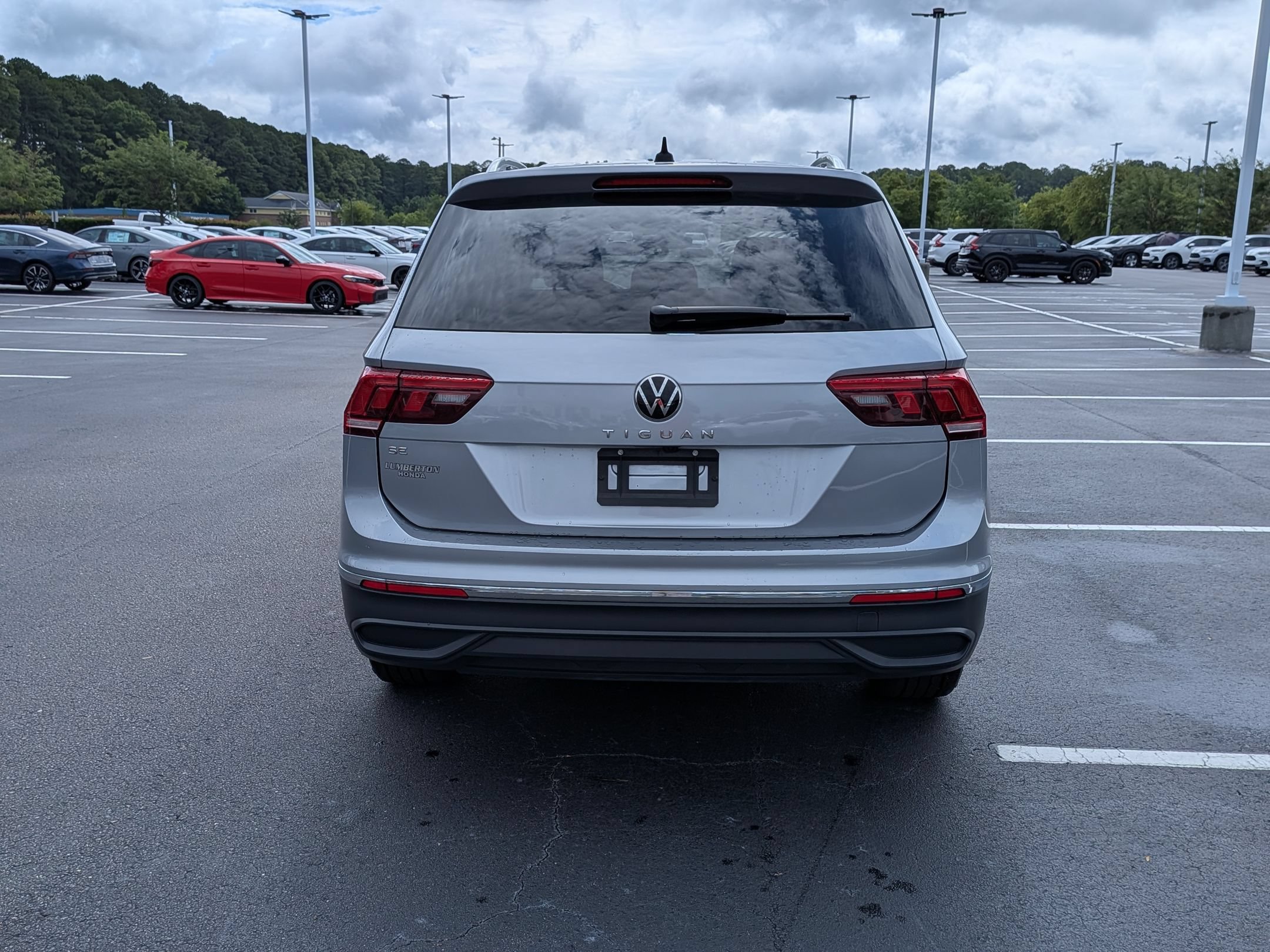 Used 2024 Volkswagen Tiguan SE FWD image 4