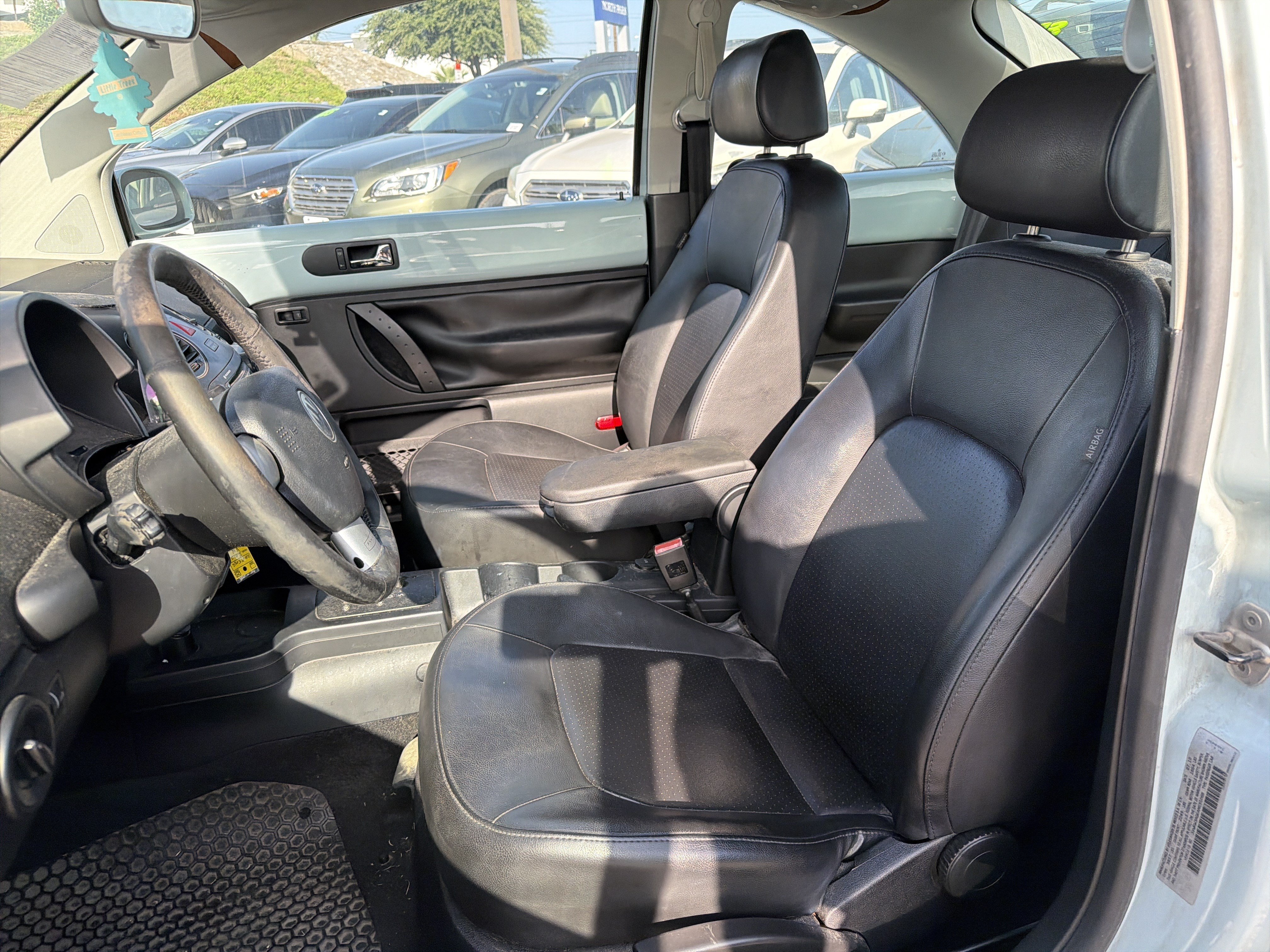 Used 2010 Volkswagen Beetle Coupe FWD image 10
