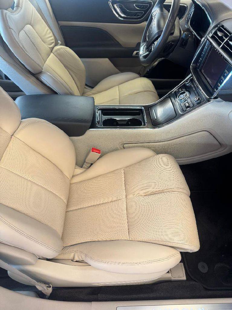 Used 2017 Lincoln Continental Reserve w/ Technology Package FWD image 22
