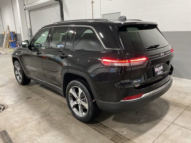 Used 2023 Jeep Grand Cherokee Limited w/ Luxury Tech Group II image 4