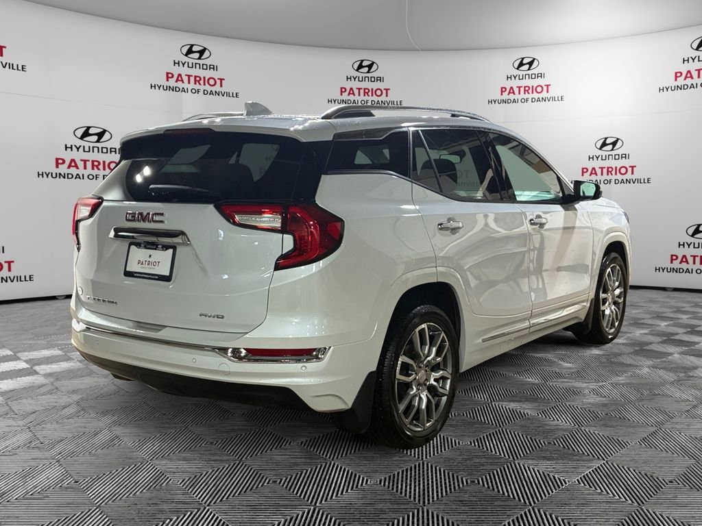 Used 2024 GMC Terrain Denali w/ Denali Premium Package image 3