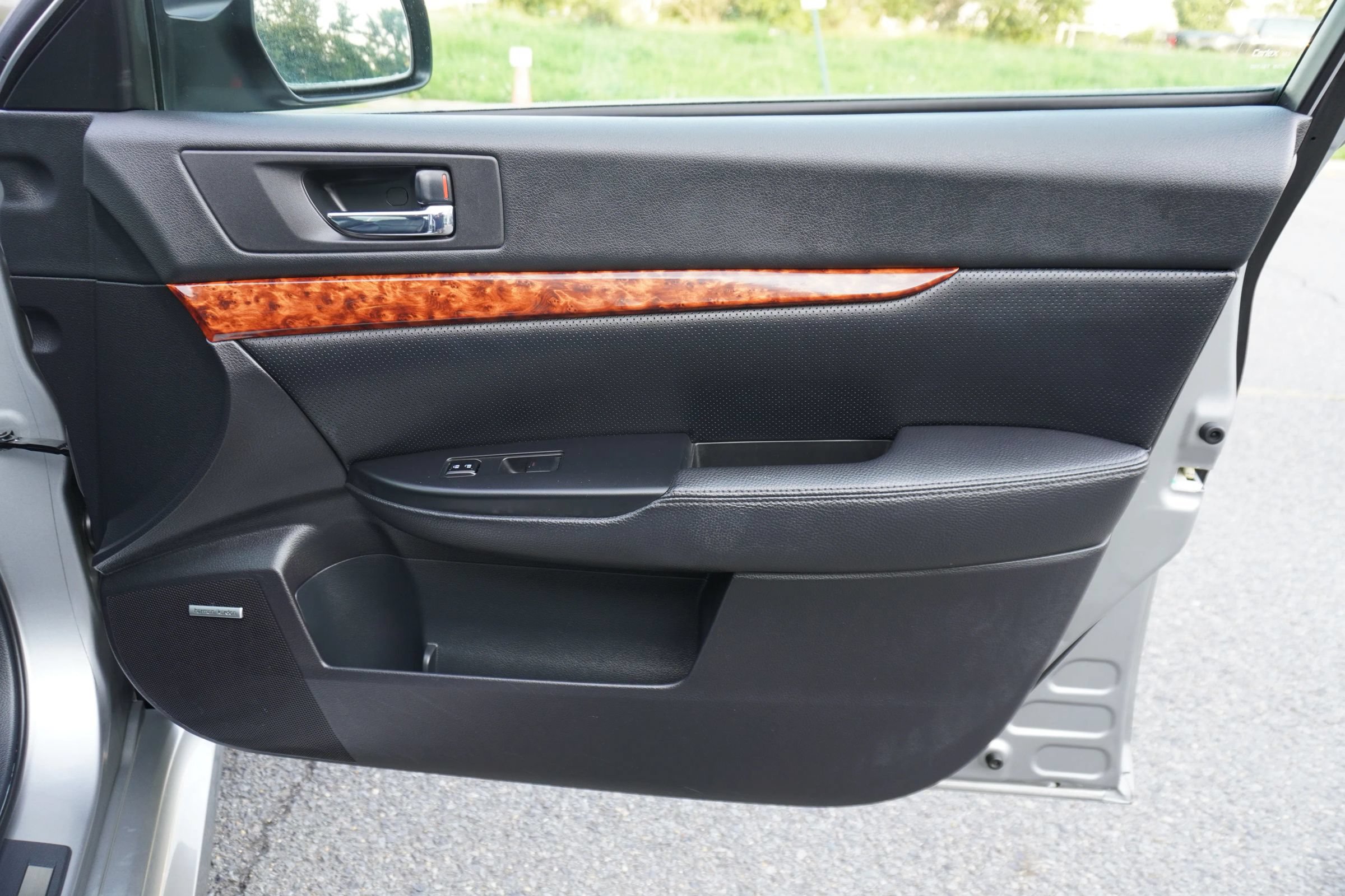 Used 2010 Subaru Legacy 2.5i Limited AWD/4WD image 16