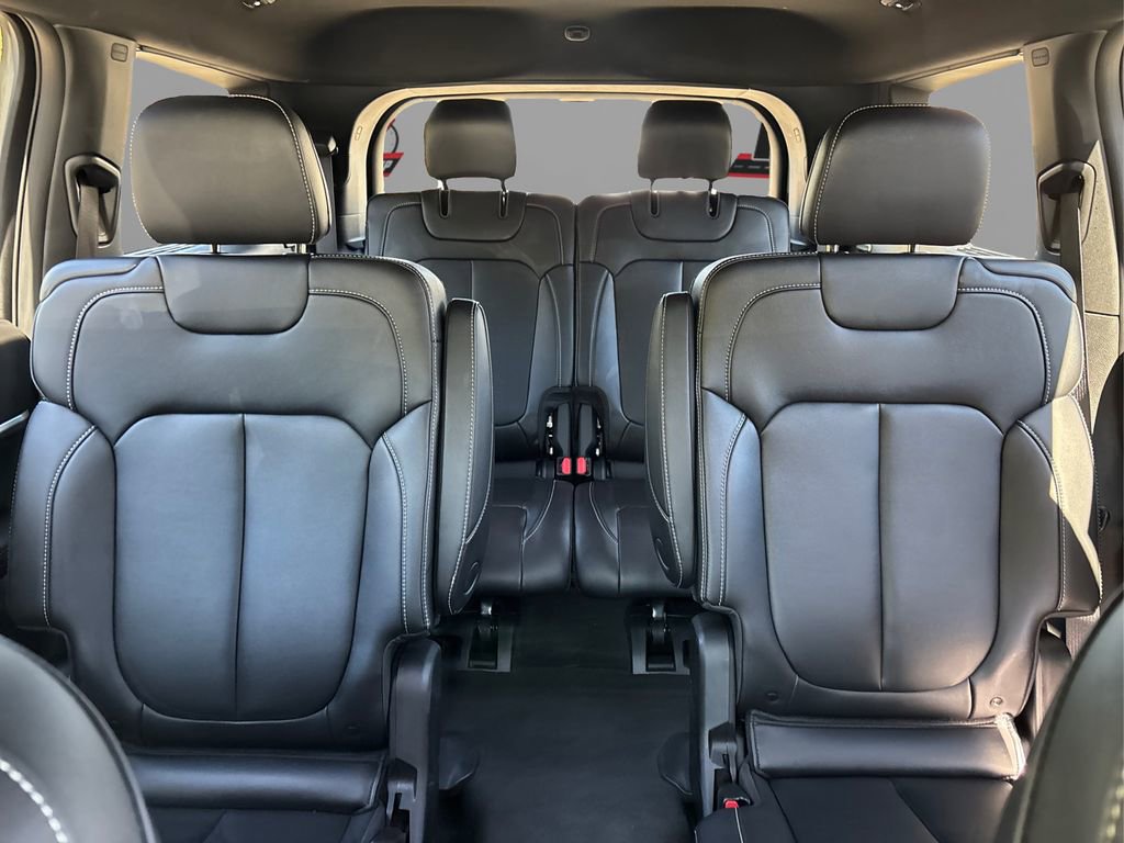 Used 2025 Jeep Grand Cherokee L Limited w/ Black Appearance Package image 16