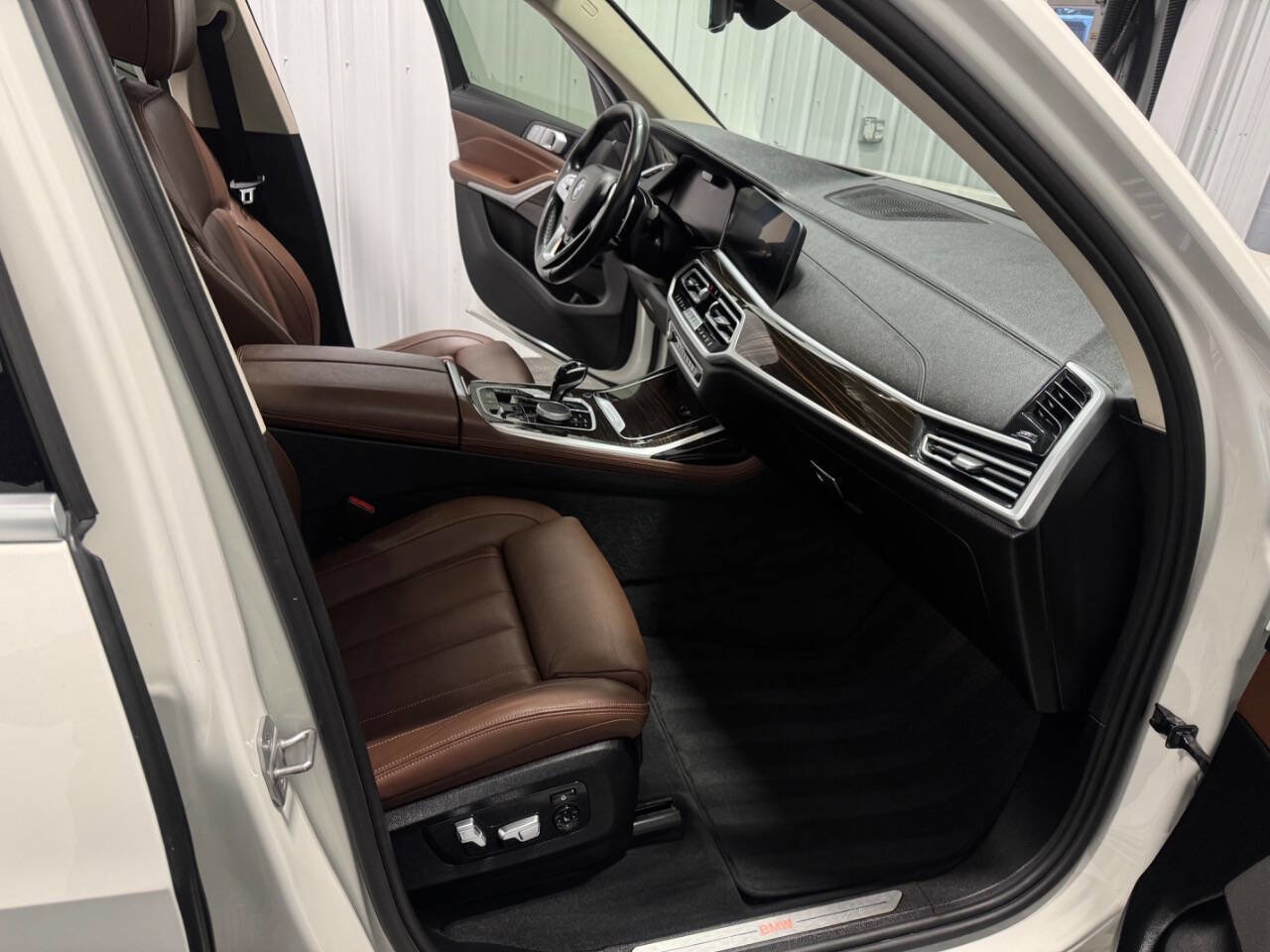 Used 2021 BMW X7 xDrive40i w/ Premium Package image 27