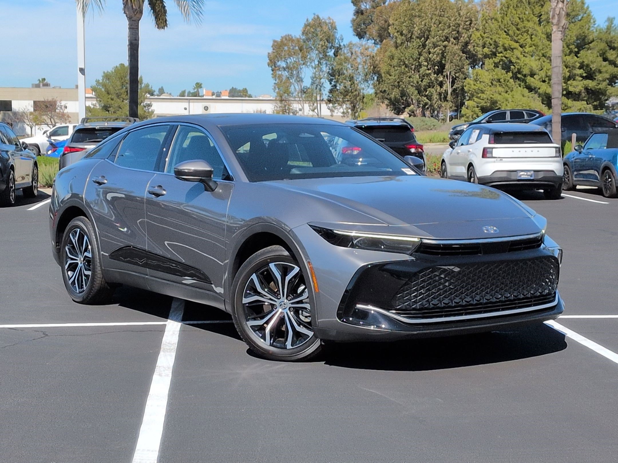 Used 2023 Toyota Crown XLE image 2