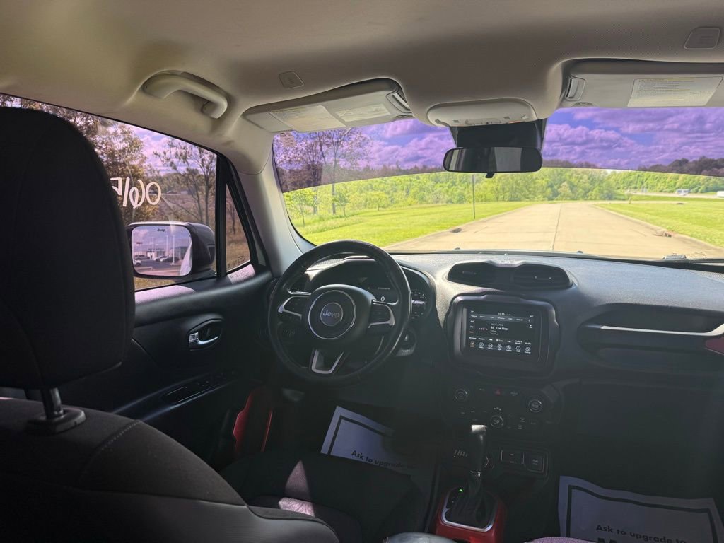Used 2019 Jeep Renegade Trailhawk w/ Cold Weather Group II AWD/4WD image 18