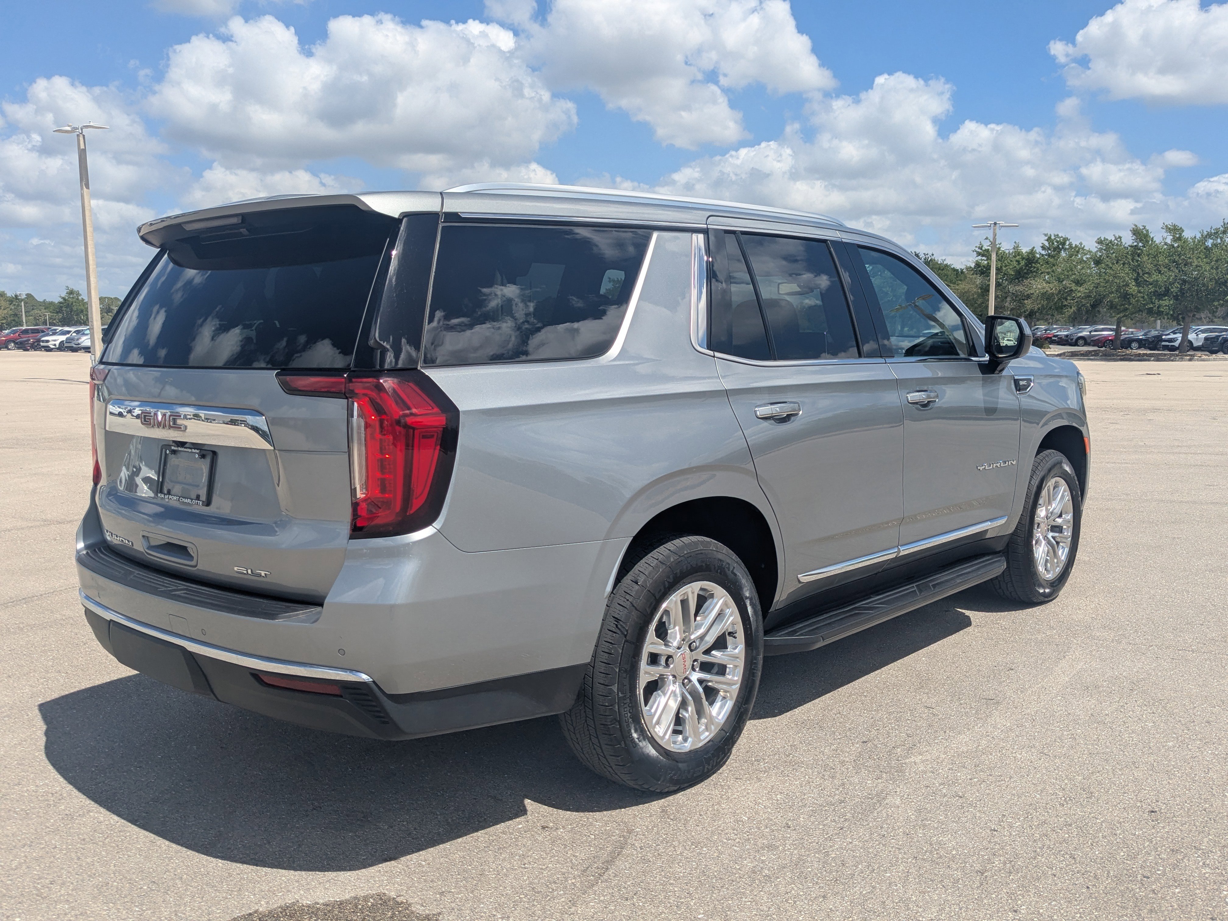 Used 2024 GMC Yukon SLT image 5