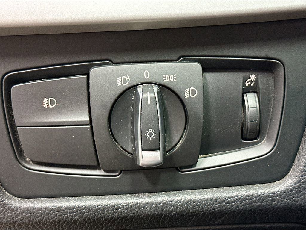 Used 2013 BMW 328i xDrive Sedan AWD/4WD image 11
