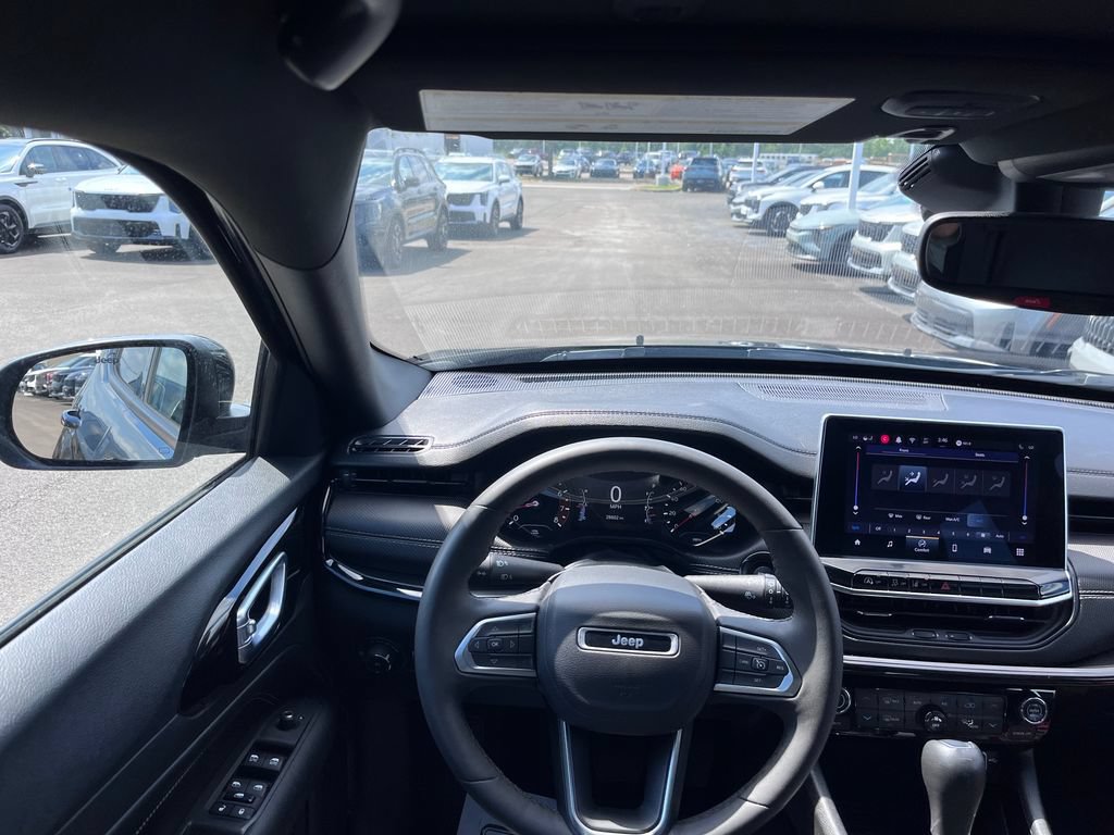 Used 2024 Jeep Compass Latitude w/ Convenience Group AWD/4WD image 19