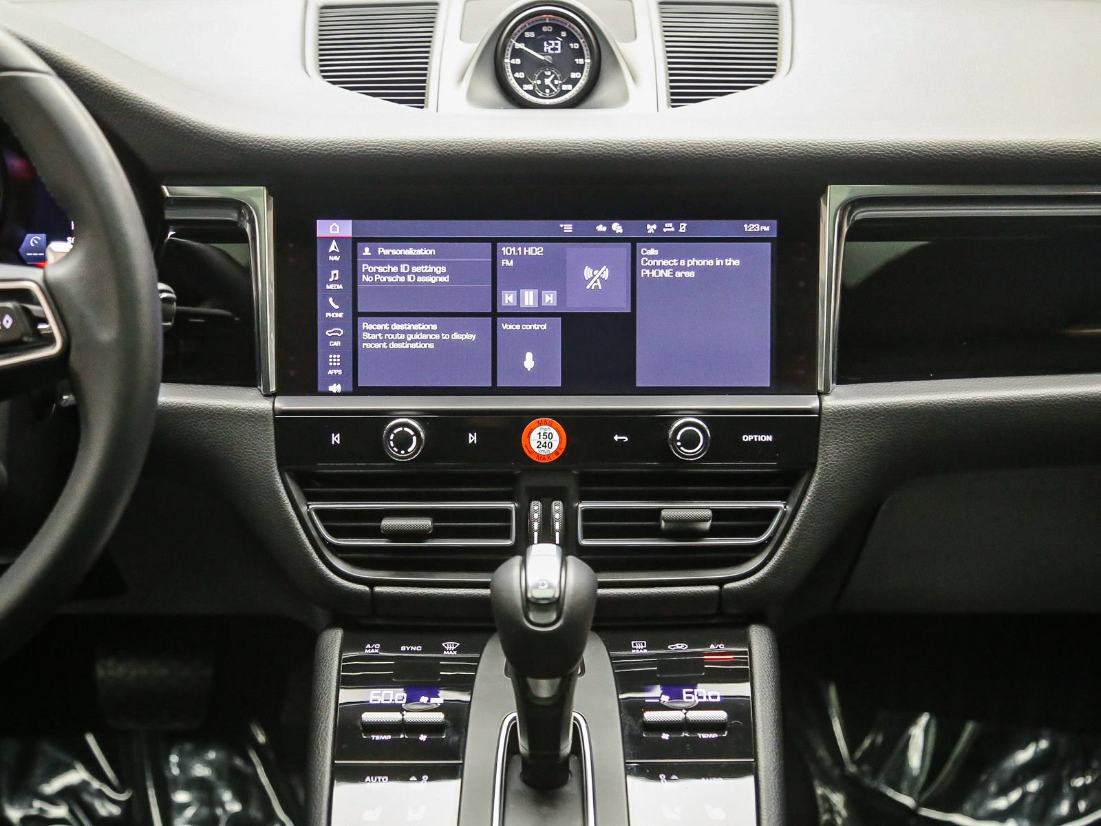 Certified 2026 Porsche Macan AWD/4WD image 17