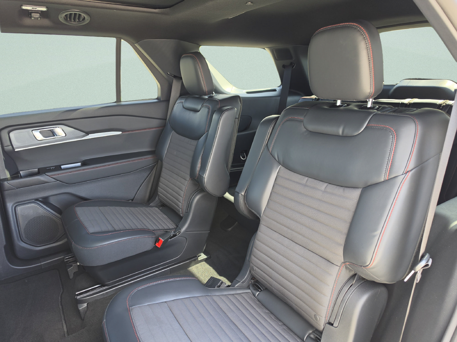 Used 2026 Ford Explorer ST-Line w/ ST-Line Street Pack AWD/4WD image 21