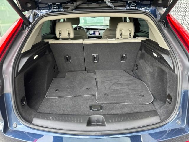 Used 2022 Cadillac XT4 Luxury w/ Cold Weather Package FWD image 17