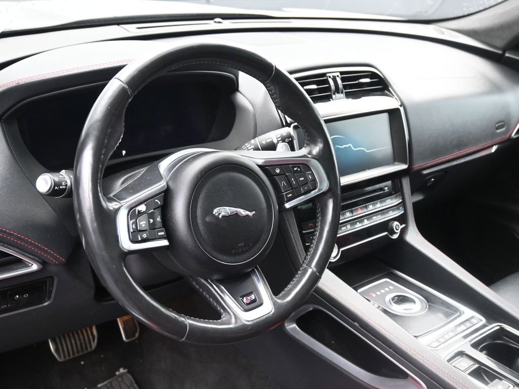 Used 2020 Jaguar F-PACE S image 18