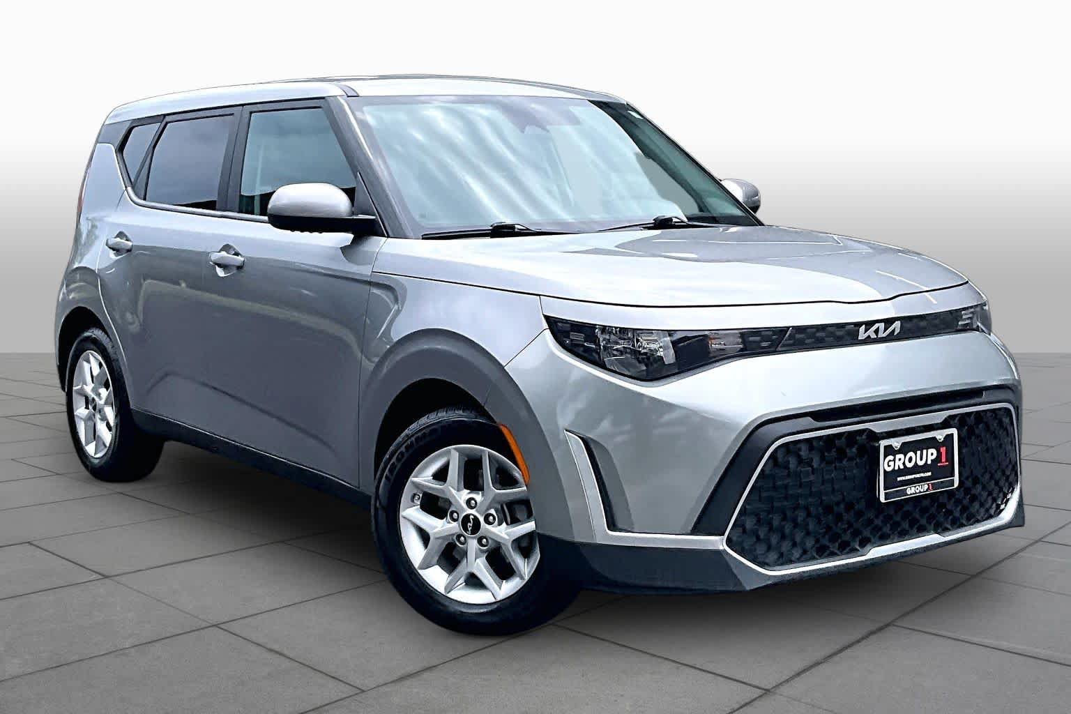 Used 2024 Kia Soul LX w/ Option Group 015 FWD image 3