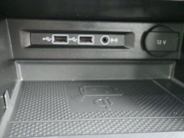 Used 2020 Volkswagen Tiguan SEL w/ 3rd Row Seat Package image 34