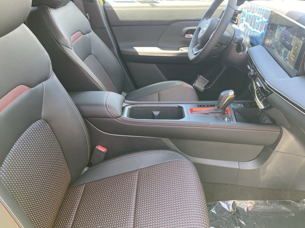 New 2025 Nissan Kicks SR image 9