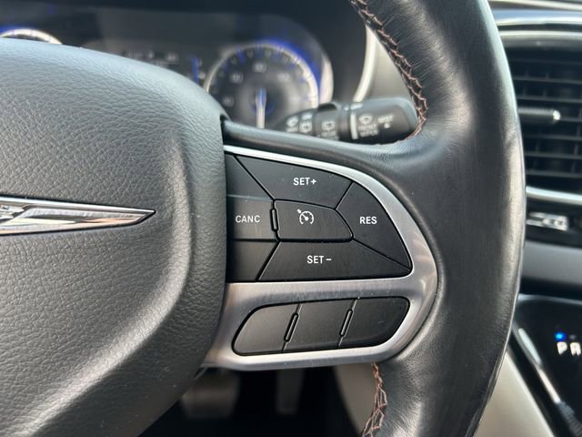 Used 2020 Chrysler Pacifica Touring-L FWD image 17