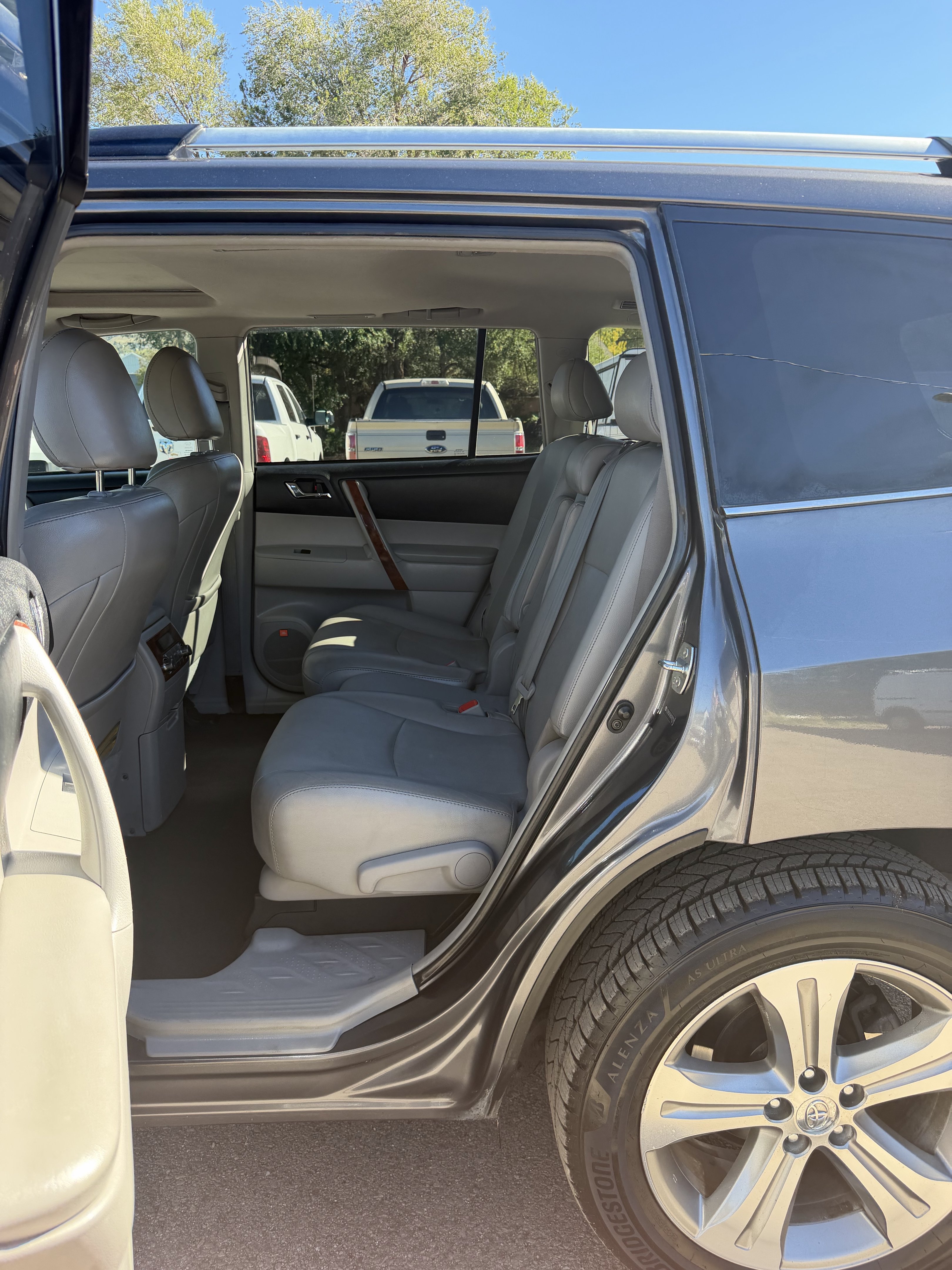 Used 2011 Toyota Highlander Limited w/ Tow Pkg FWD image 17