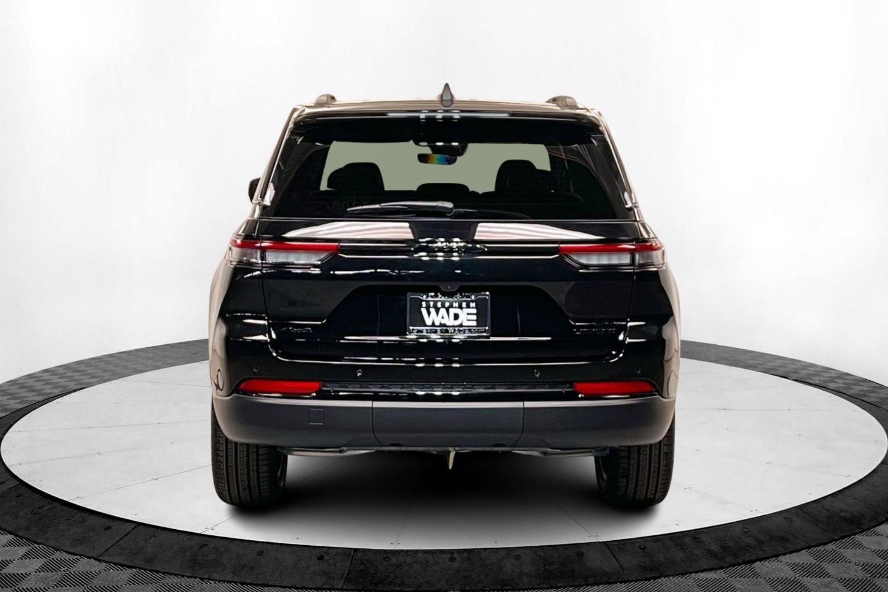 New 2025 Jeep Grand Cherokee Limited w/ Black Appearance Package AWD/4WD image 4