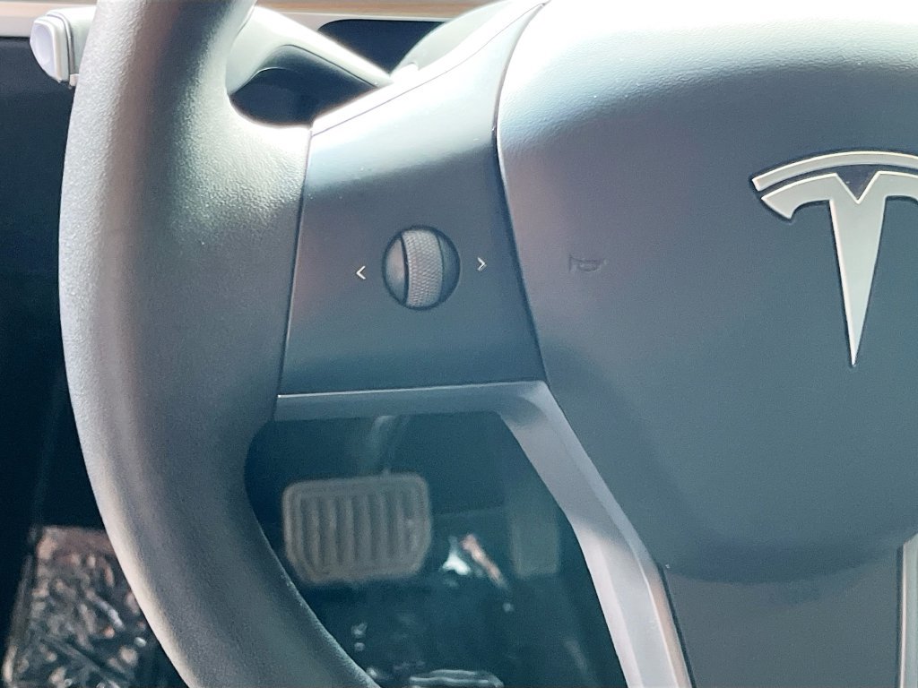 Used 2025 Tesla Model Y Long Range RWD image 10