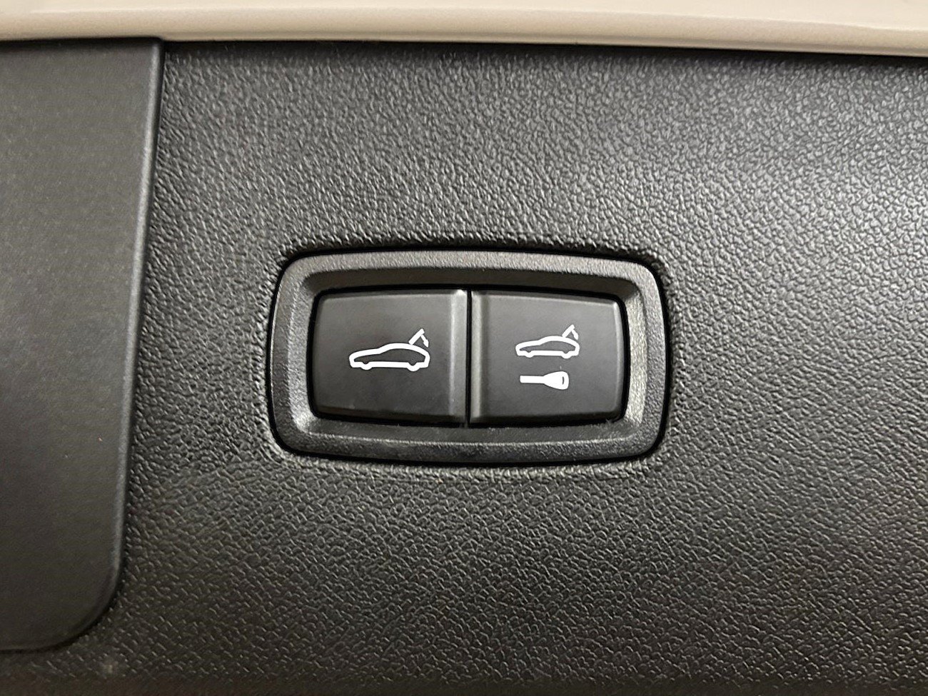 Used 2023 Porsche Cayenne Platinum Edition AWD/4WD image 31