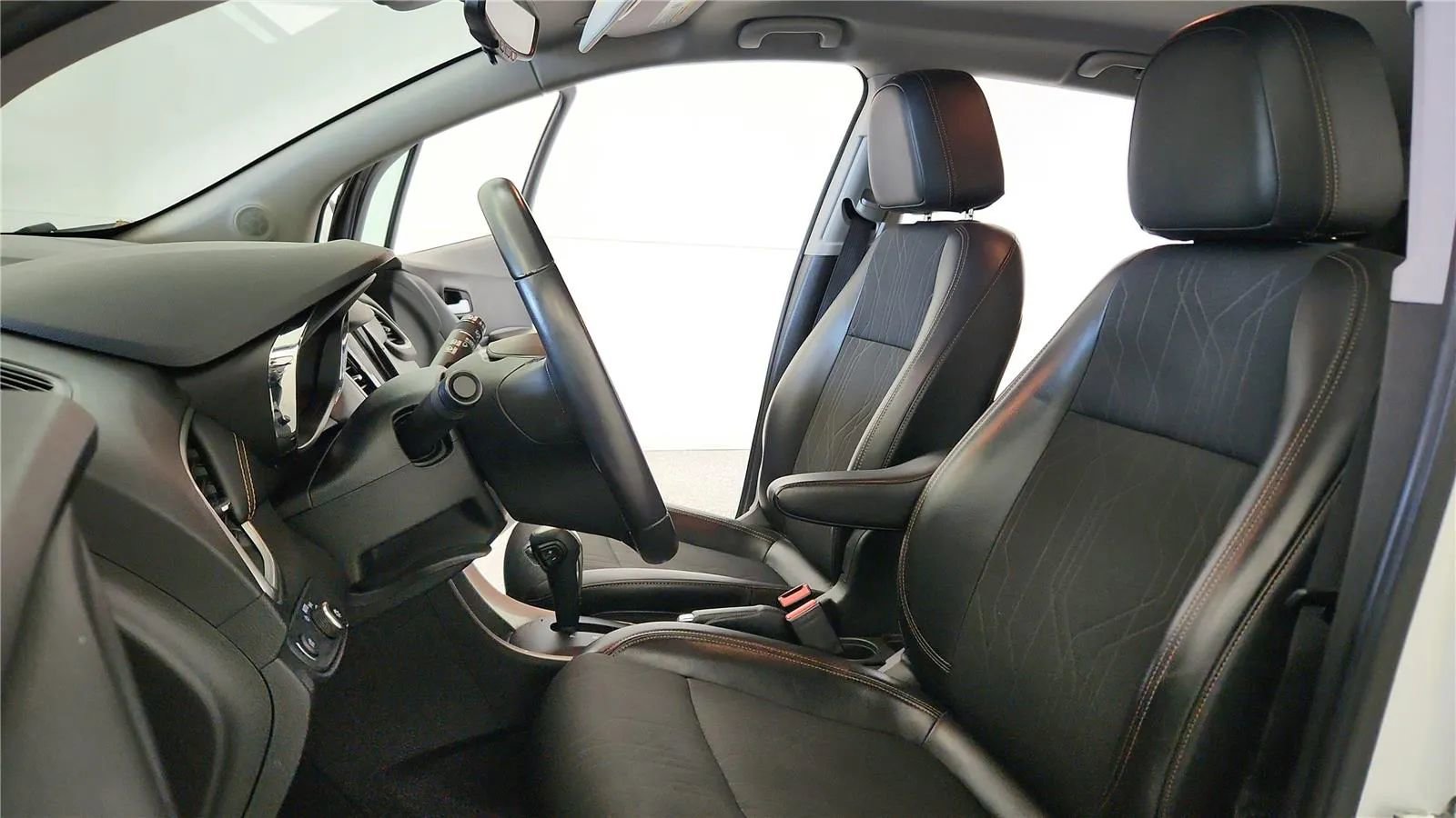 Used 2018 Chevrolet Trax LT w/ LT Convenience Package image 27