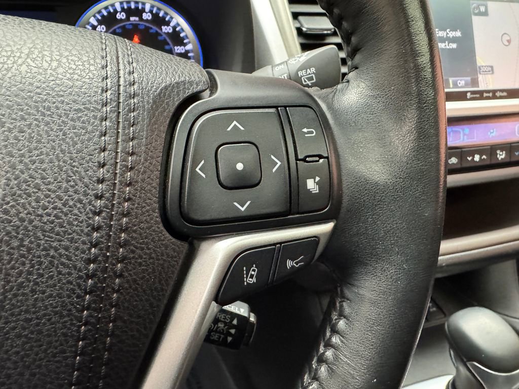 Used 2018 Toyota Highlander XLE image 20