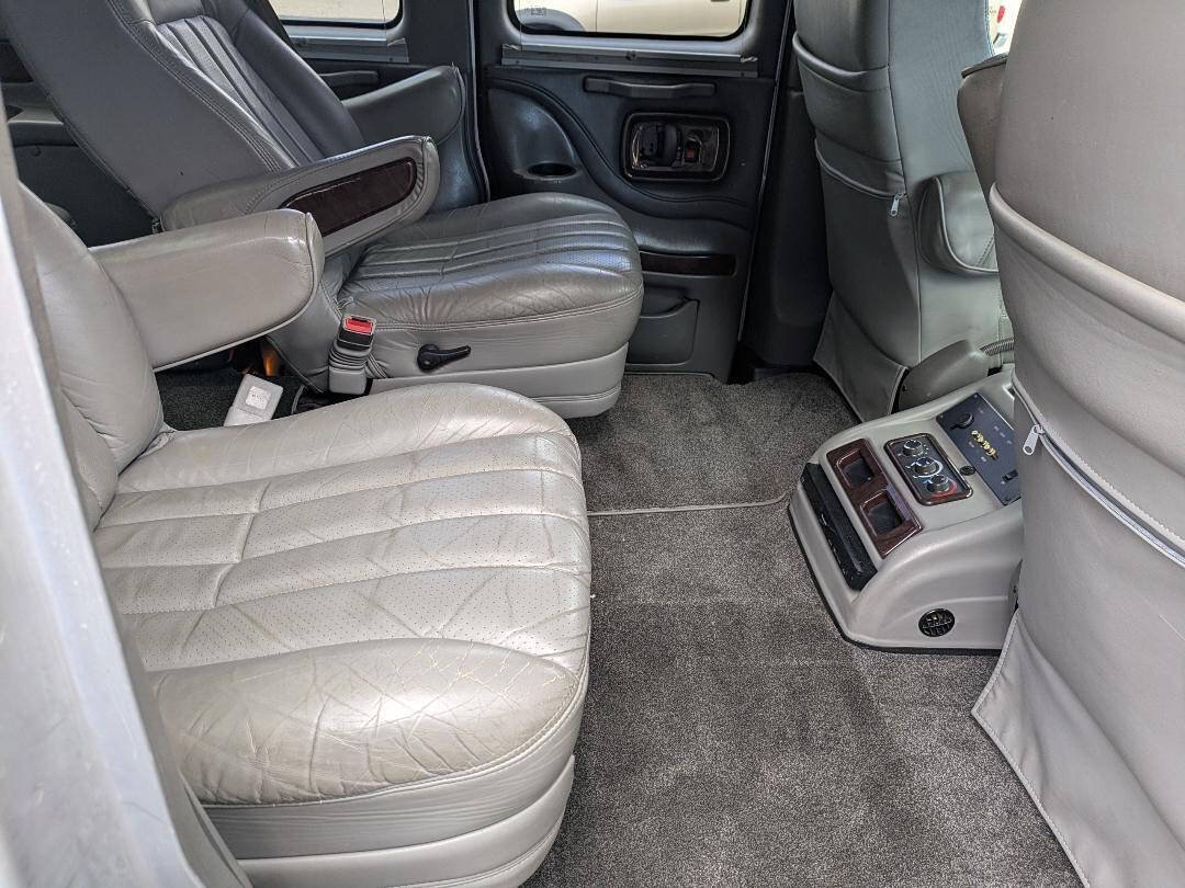 Used 2012 GMC Savana 1500 AWD image 12