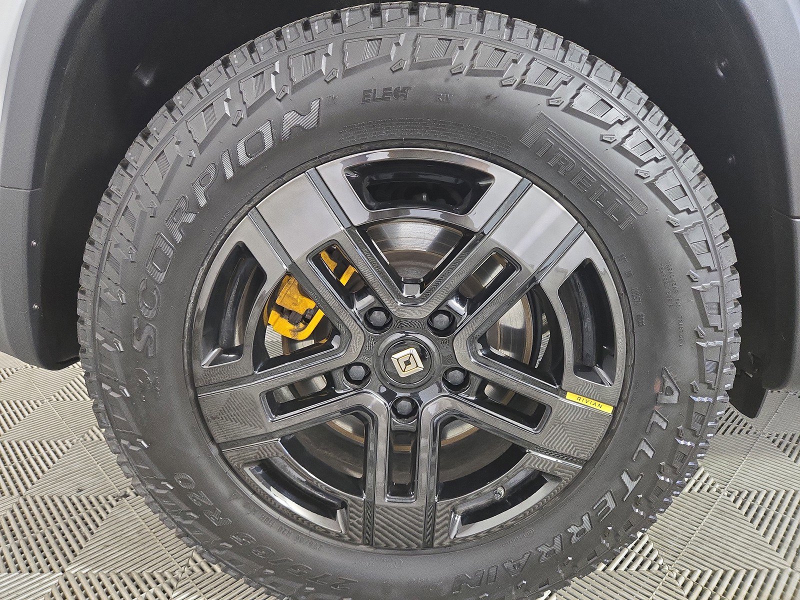 Used 2024 Rivian R1T Launch Edition AWD/4WD image 12