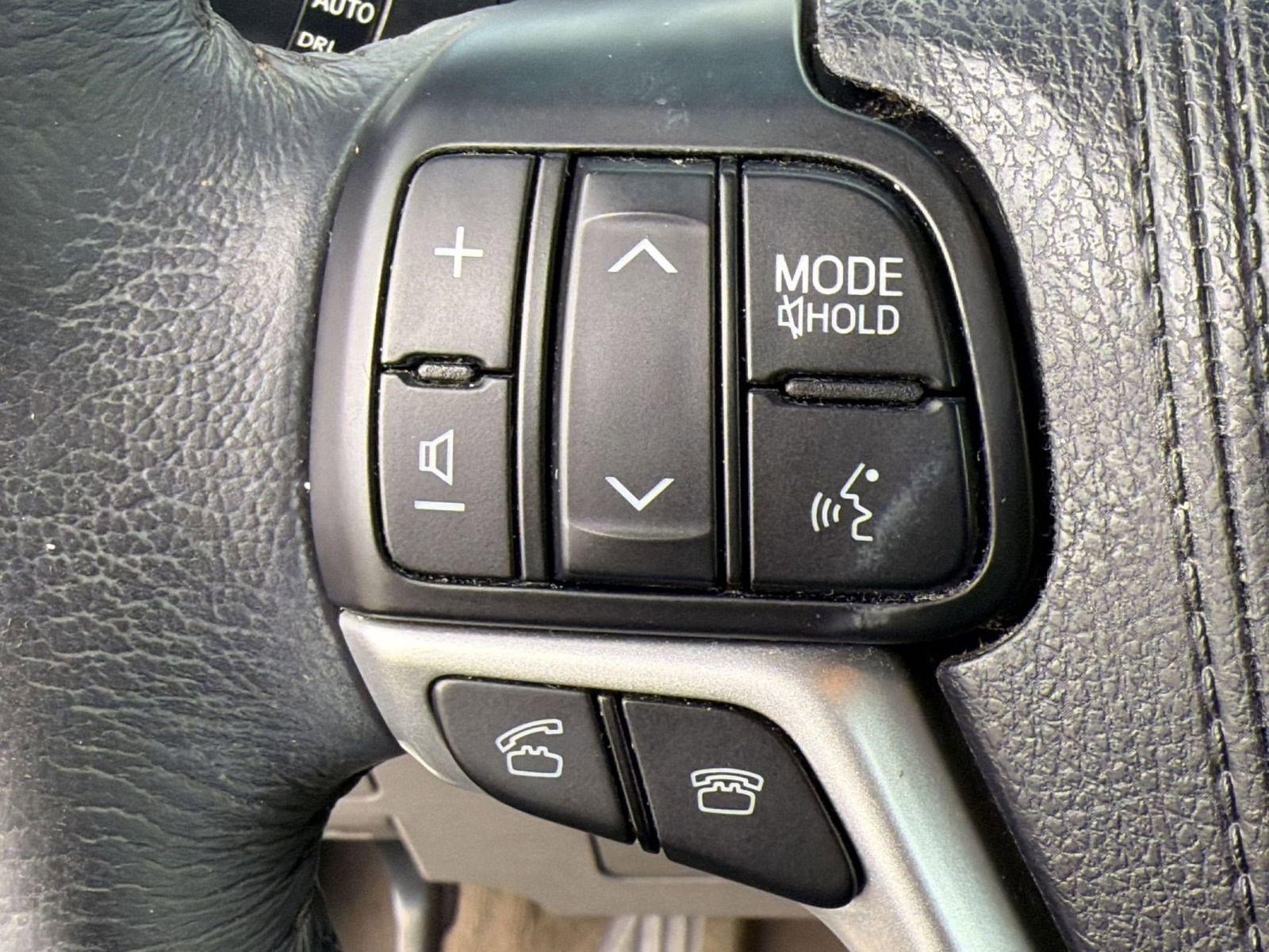 Used 2017 Toyota Sienna XLE w/ XLE Navigation Package FWD image 17