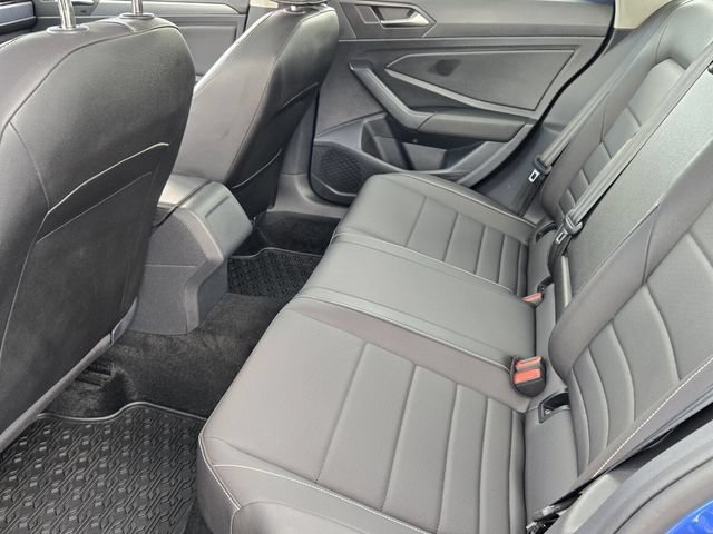 Used 2024 Volkswagen Jetta SE w/ Panoramic Sunroof Package FWD image 11