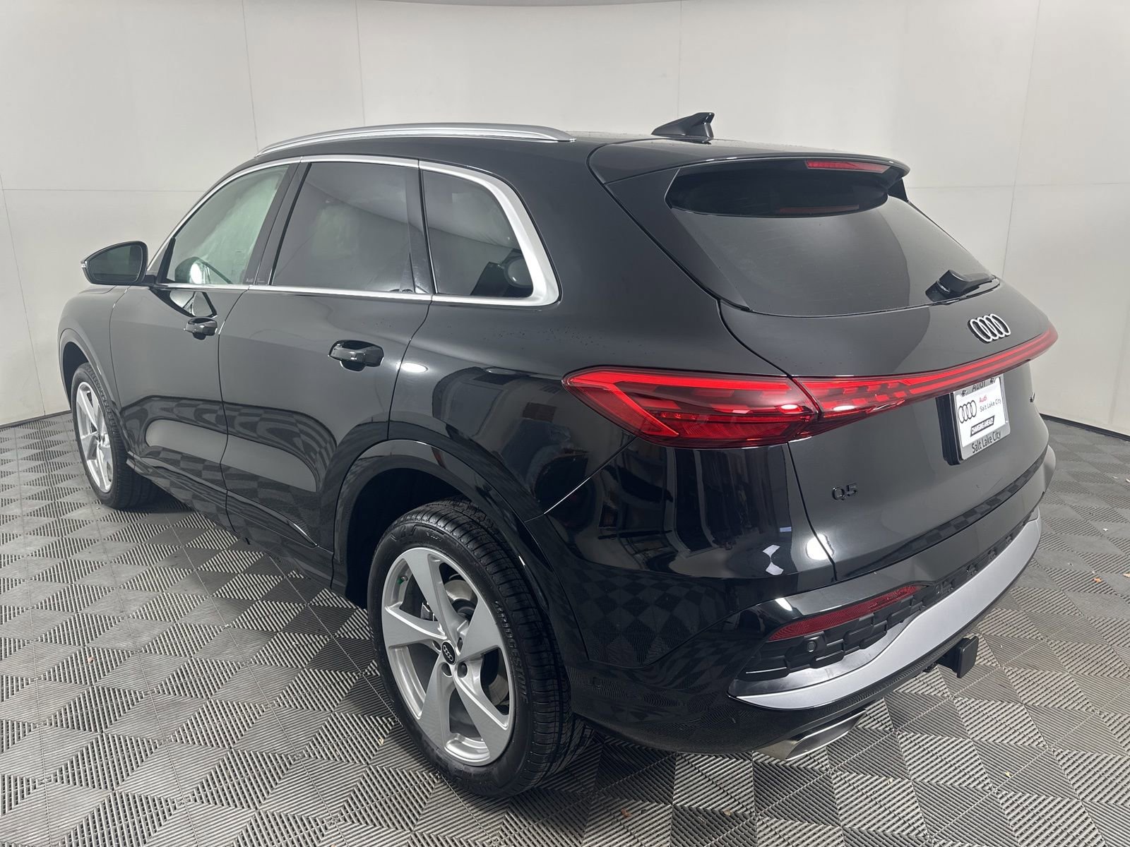 Certified 2025 Audi Q5 Premium w/ Premium Plus AWD/4WD image 4