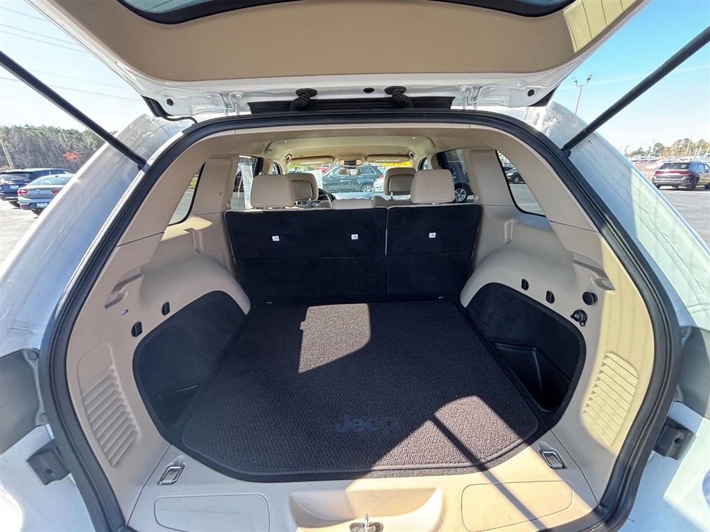 Used 2018 Jeep Grand Cherokee Laredo RWD image 21