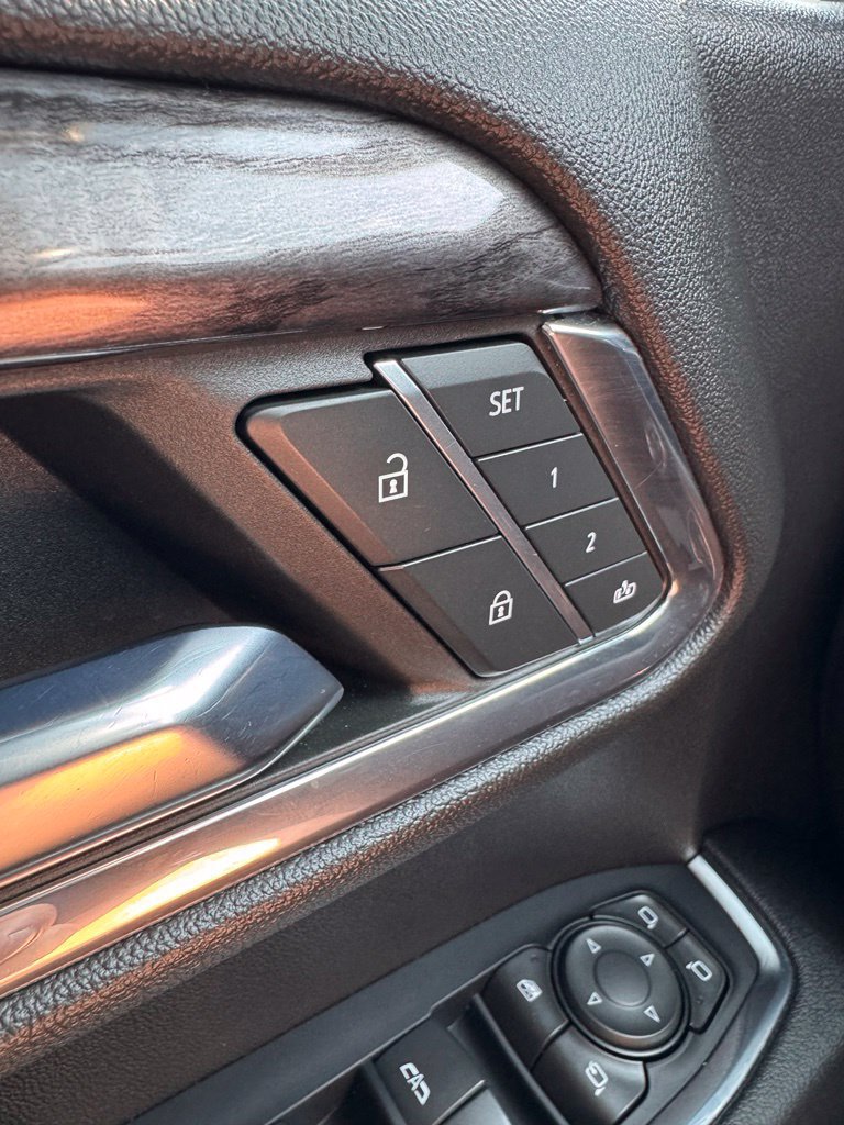 Used 2023 Chevrolet Silverado 1500 LTZ AWD/4WD image 25