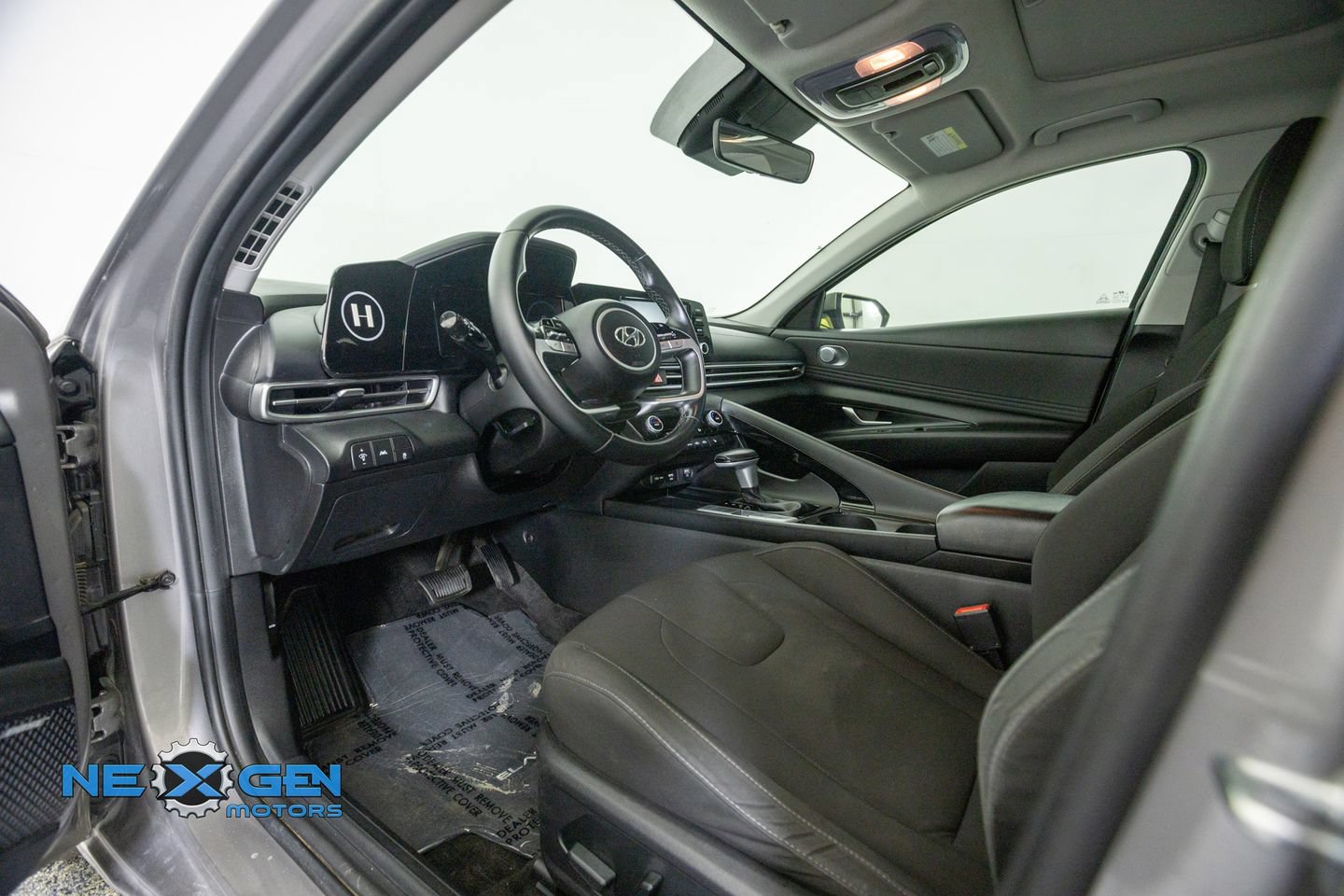 Used 2021 Hyundai Elantra SEL w/ Convenience + Premium Package FWD image 10