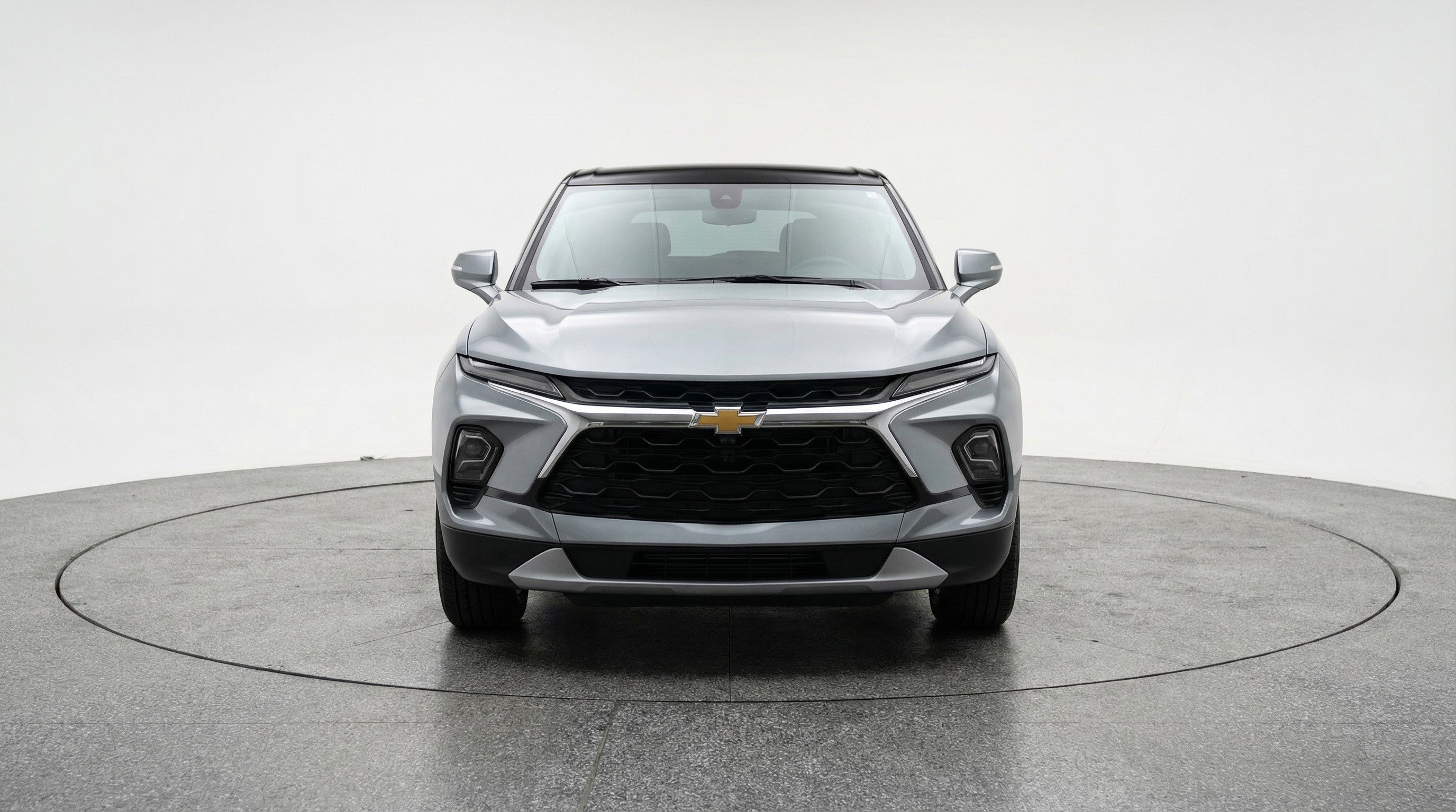 Used 2025 Chevrolet Blazer LT FWD image 2