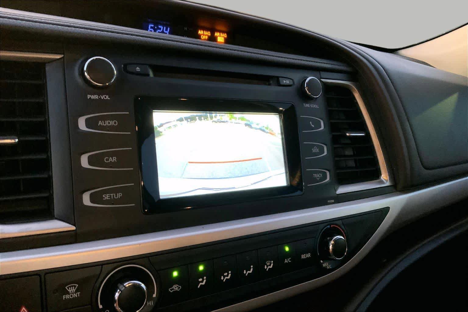 Used 2017 Toyota Highlander LE FWD image 28