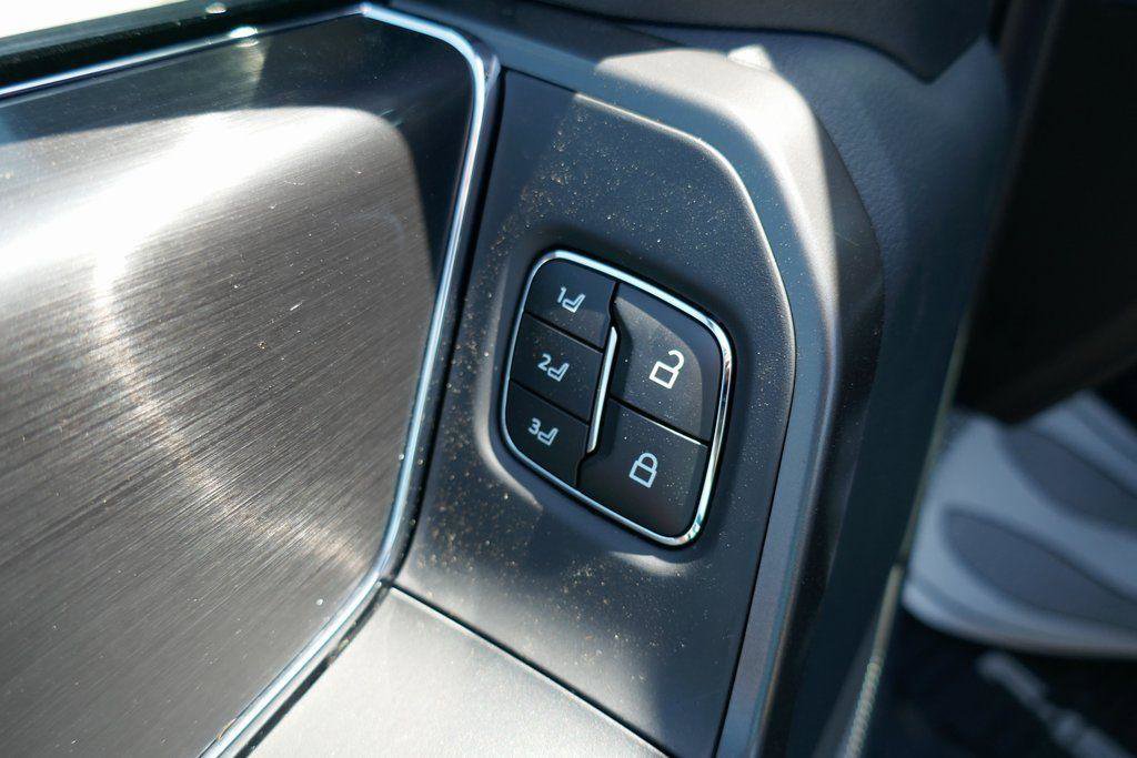 New 2025 Ford F150 Lariat w/ Equipment Group 501A Mid image 19