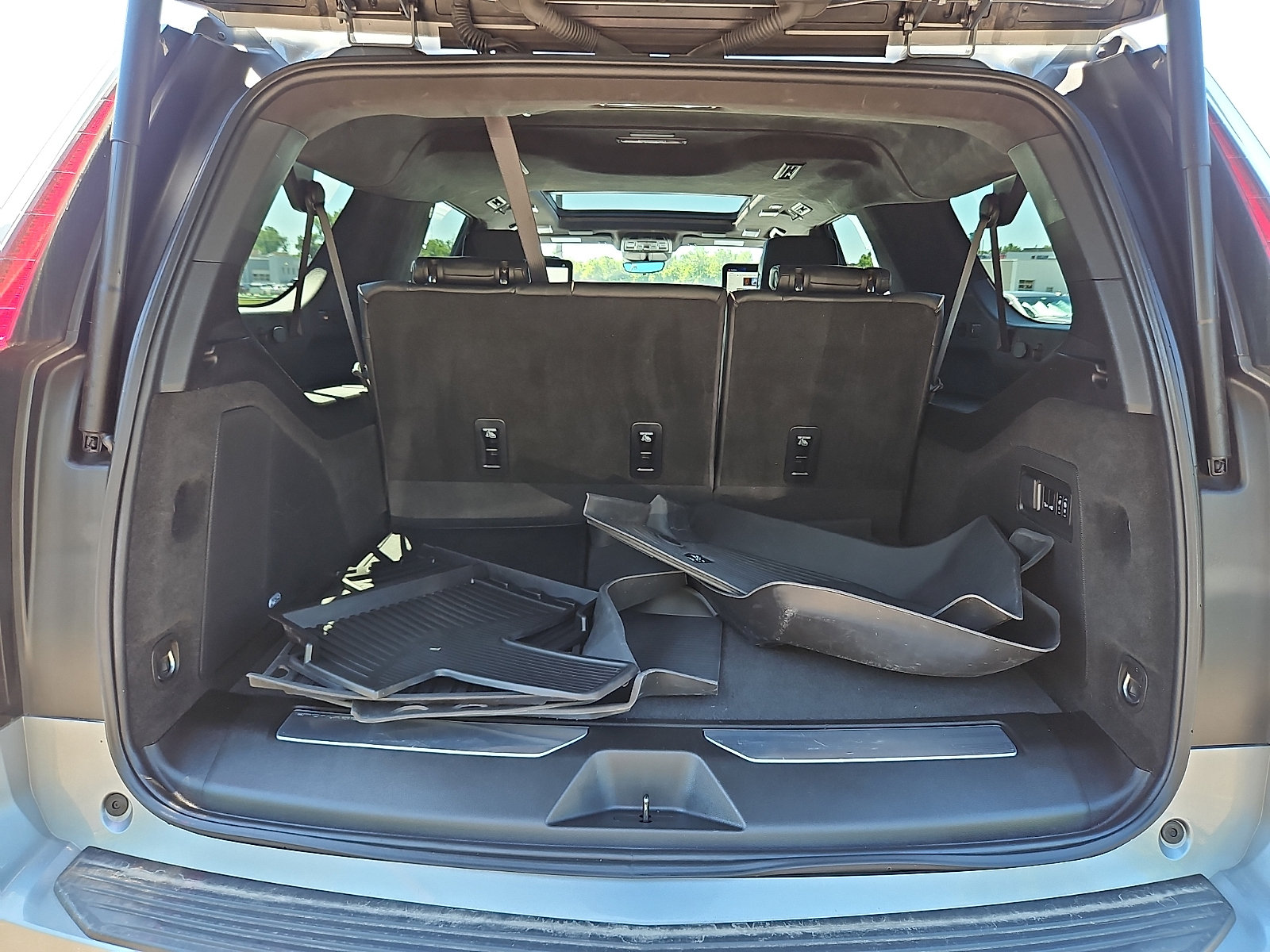 Used 2024 Cadillac Escalade ESV V w/ LPO, Floor Liner Package AWD/4WD image 33