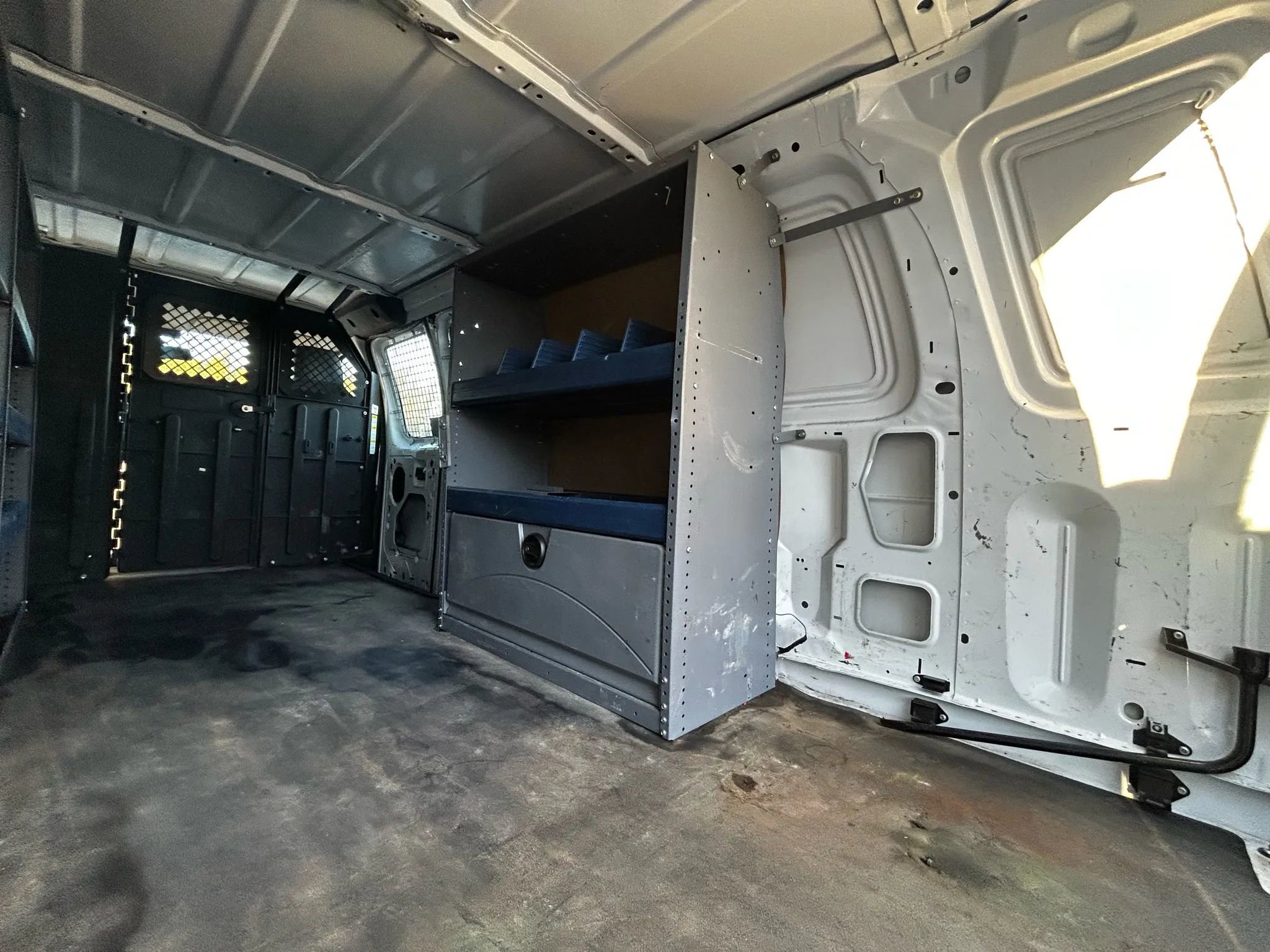 Used 2013 Ford E-350 and Econoline 350 Extended Super Duty image 22