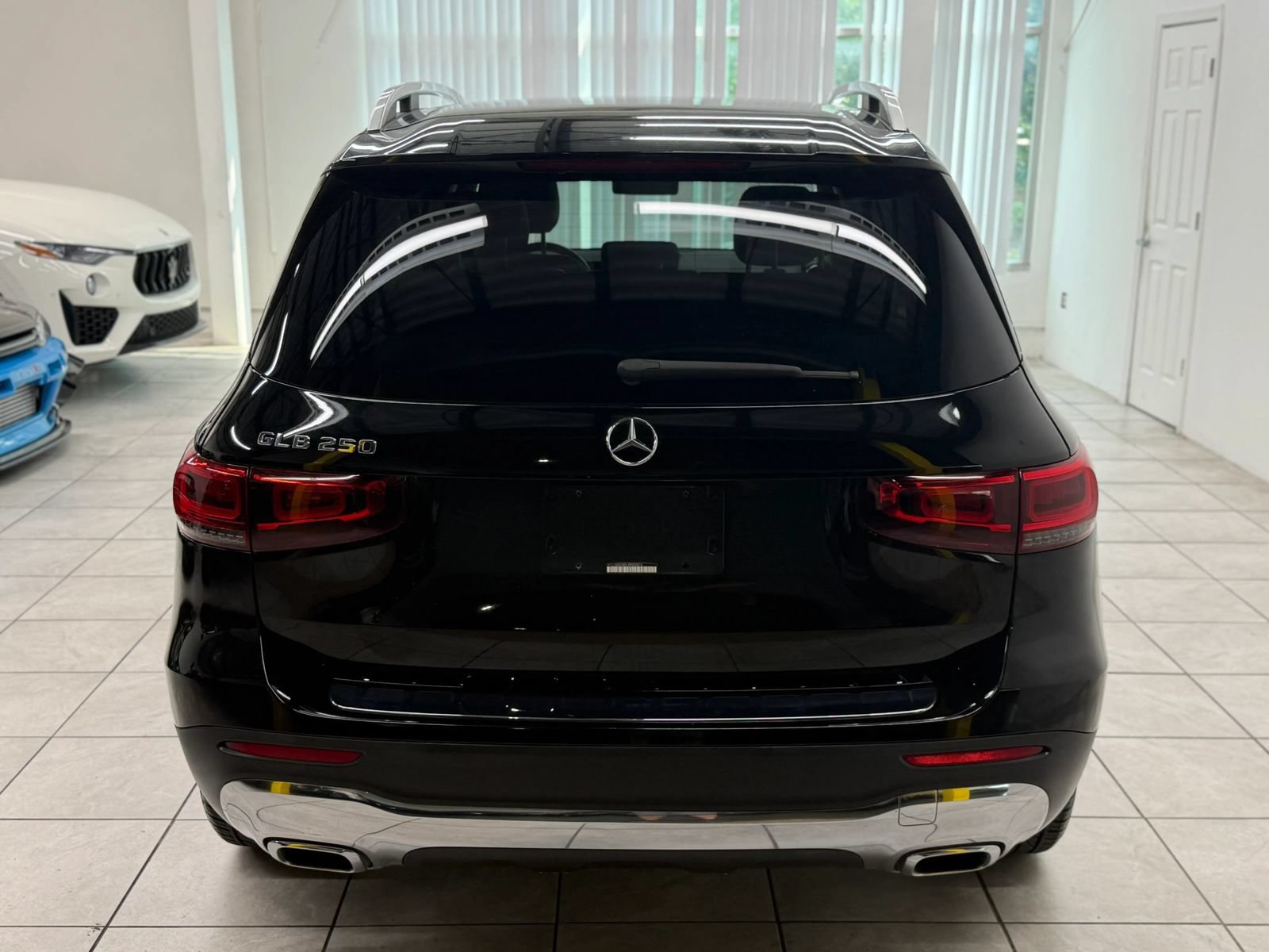 Used 2020 Mercedes-Benz GLB 250 w/ Premium Package image 8
