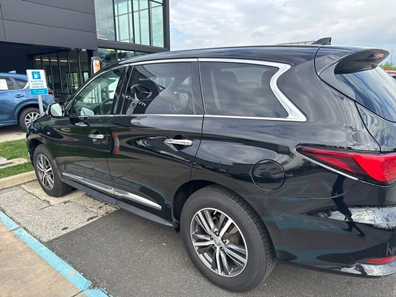 Used 2019 INFINITI QX60 Pure AWD/4WD image 11